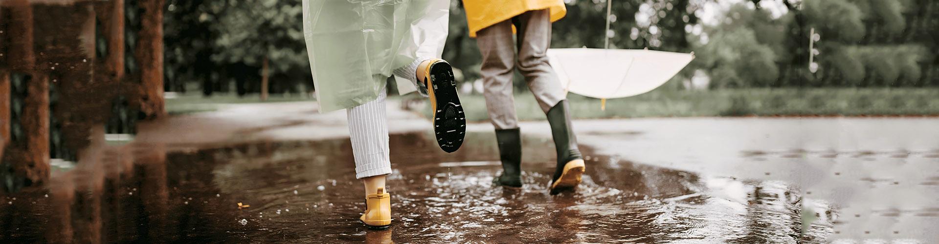 Zapatos de lluvia en stock