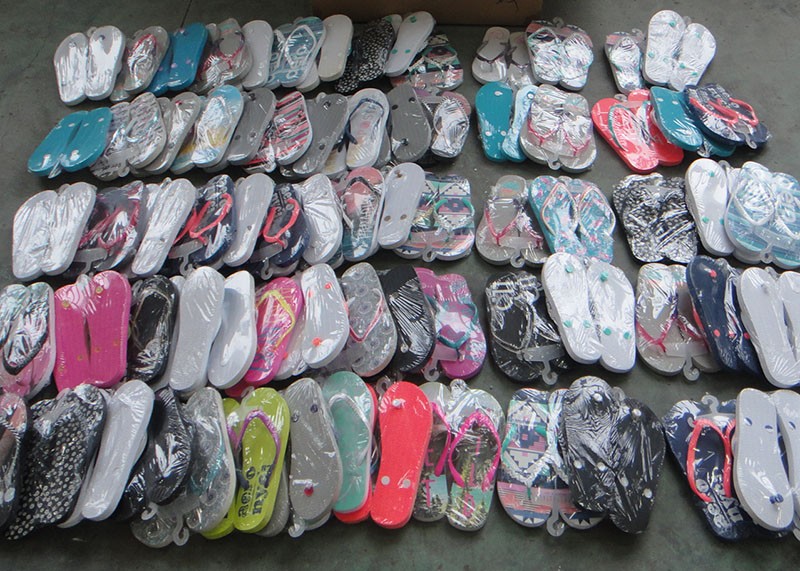 62,520 pares de chanclas TPE en stock en contenedor cargado y listo para enviar